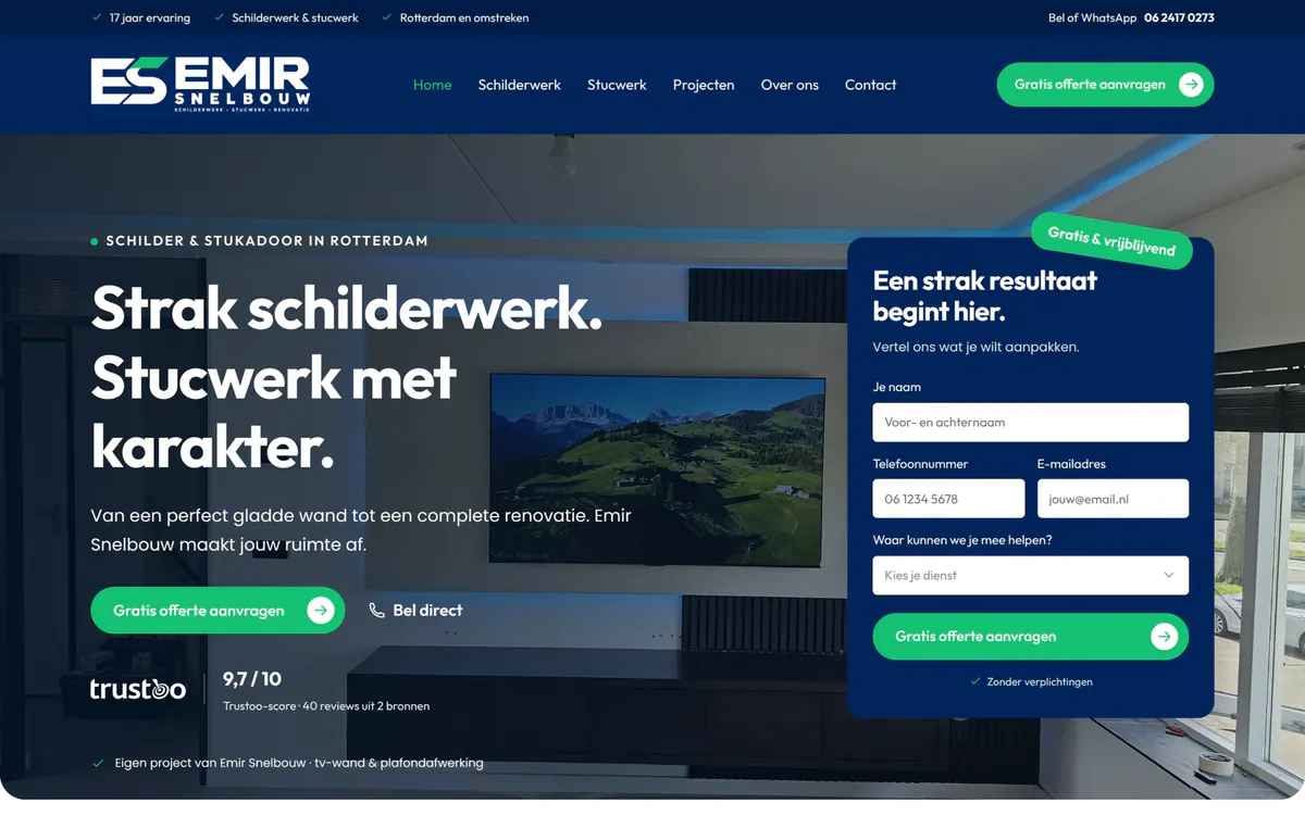 Websiteconcept voor Emir Snelbouw met een strak afgewerkte woonkamer en een offerteformulier
